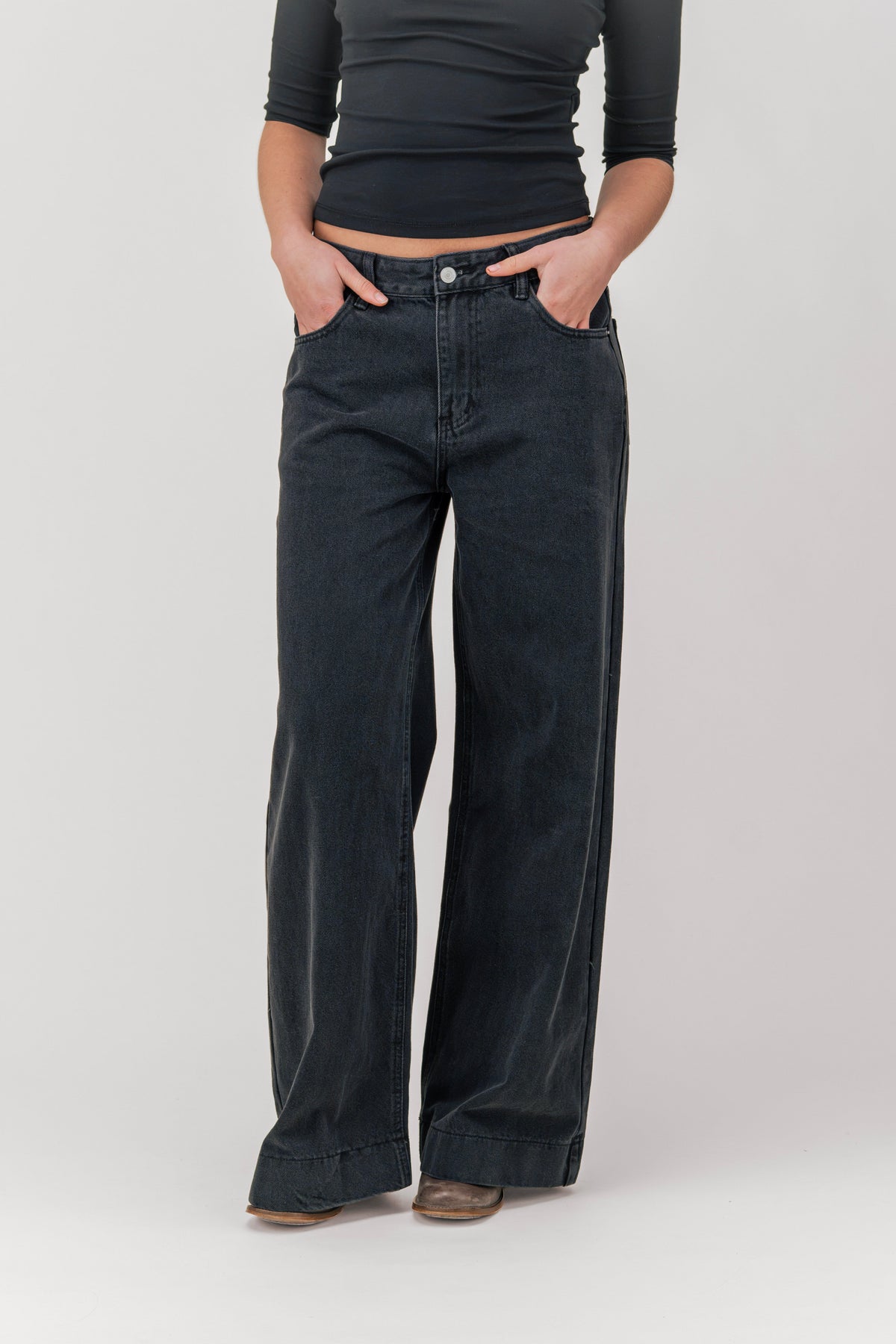 MODEL: 175 cm / Size M