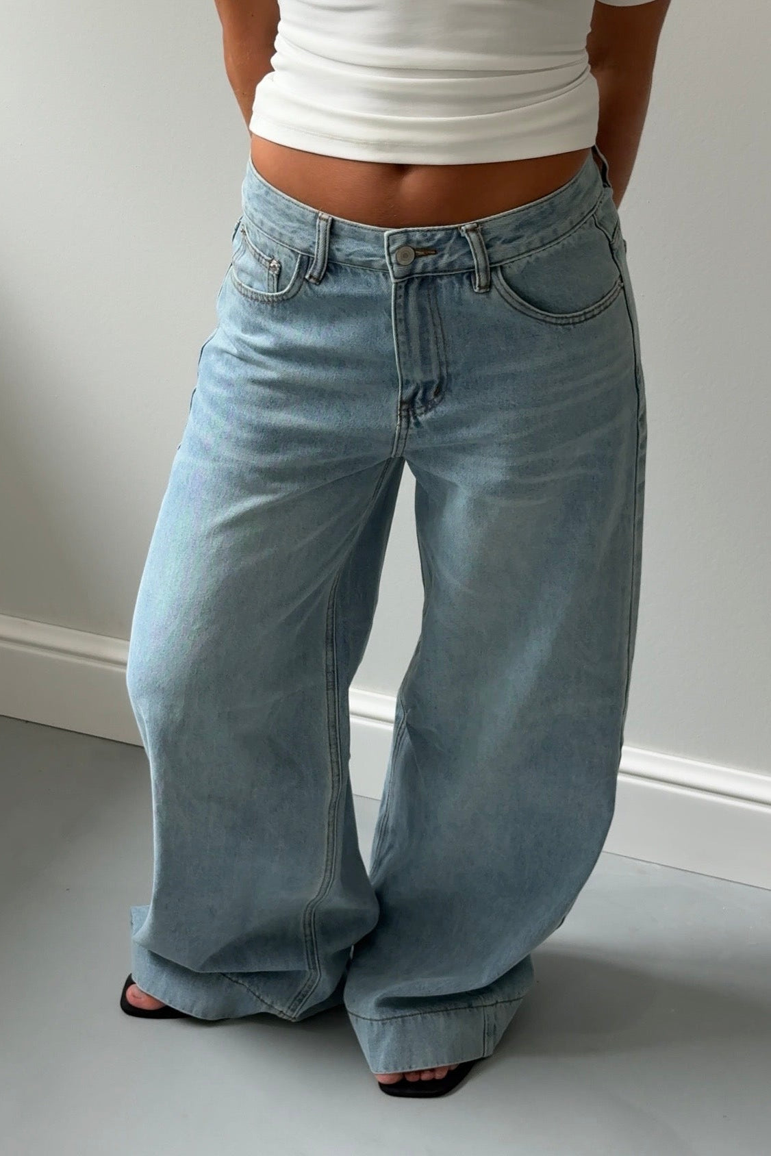 MODEL: 165 CM / Size S